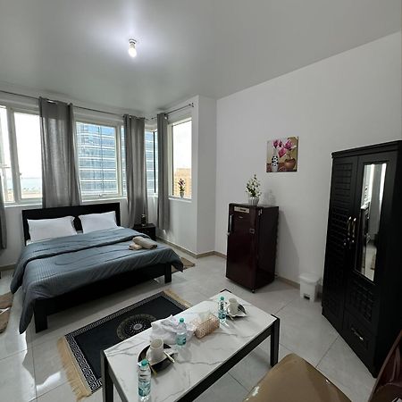 אבו דאבי Corniche Street - Extremely Unique Room מראה חיצוני תמונה